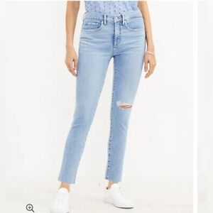 Loft Frayed Mid-Rise Skinny Jeans in Authentic Light Indigo Wash - Curvy Sz 26R